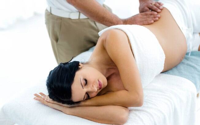 A técnica de massagem melhora a oxigenação dos músculos, previne e combate varizes e diminui as dores do corpo