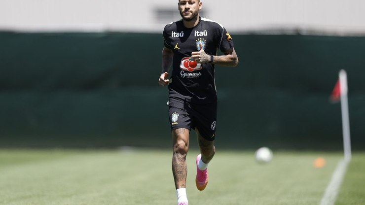 Neymar completa um mês sem jogar e retorno permanece incerto