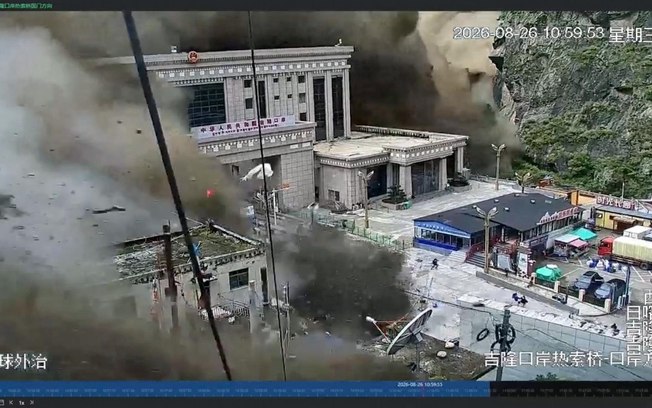 Imagens da destruição do Portão Nacional, na fronteira da China com o Nepal, foram removidas das mídias chinesas