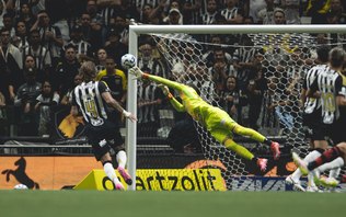 Everson brilha, Atlético-MG vence nos pênaltis e elimina Flamengo