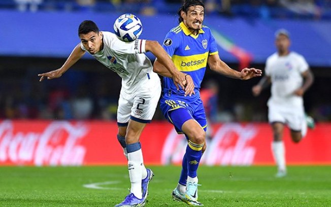 Cavani passa em branco, mas Boca Juniors tira Nacional nos pênaltis e avança