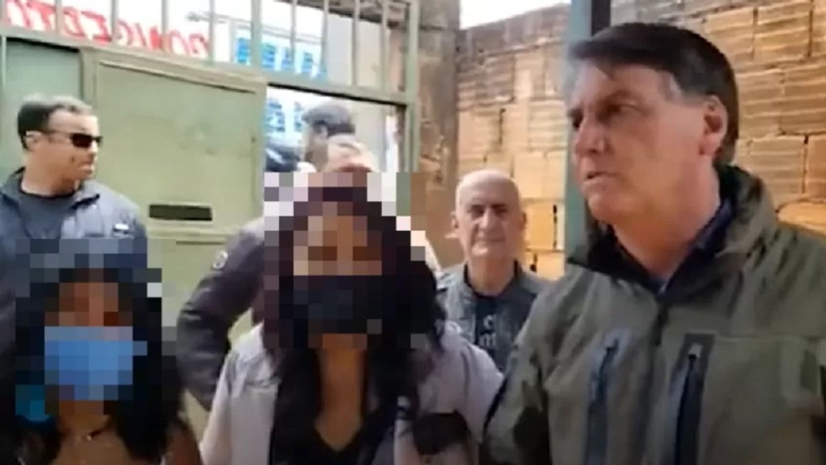 Bolsonaro com meninas venezuelanas em São Sebastião, proximidade de Brasília.