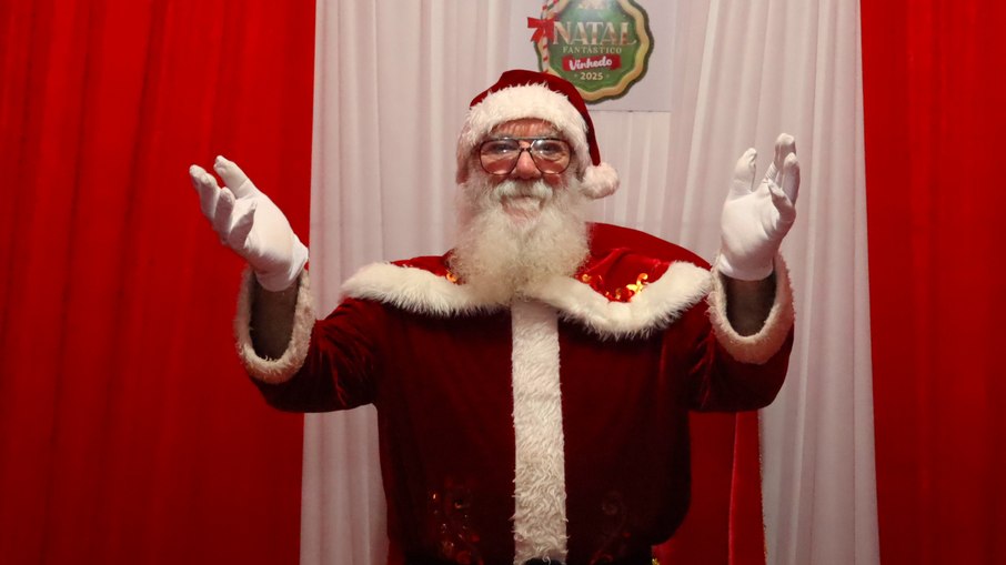 Chegada do Papai Noel marcou o início oficial da programação natalina de Vinhedo