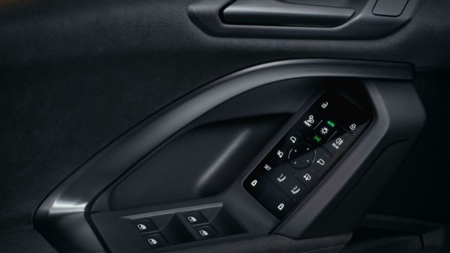 Botões físicos na porta do Audi Q5 2026 Botões físicos na porta do Audi Q5 2026