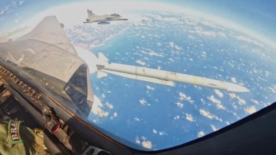 Lançamento do míssil Meteor 2 Lançamento do míssil Meteor 2