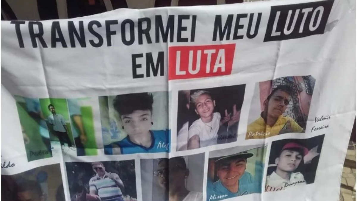 Cartaz em homenagem aos mortos da chacina de Curió