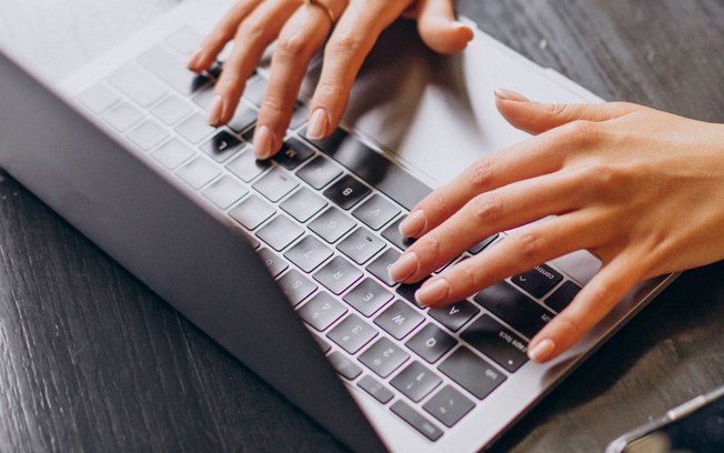 Este teclado promete solucionar desconforto para digitar com unhas longas