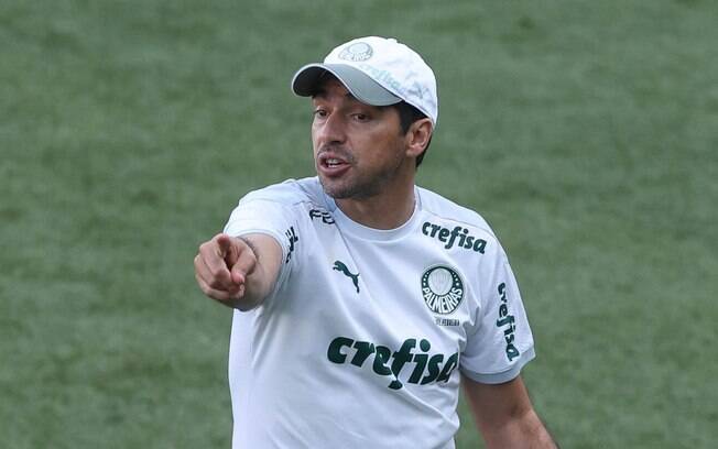 Abel Ferreira se torna técnico mais bem pago da América Latina após renovação com o Palmeiras