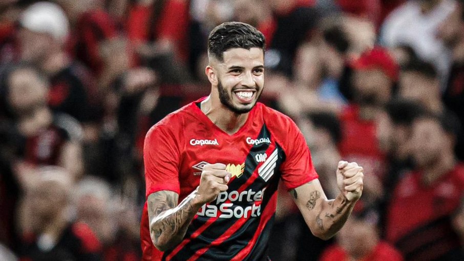 Kaique Rocha comemora título do Paranaense Kaique Rocha comemora título do Paranaense