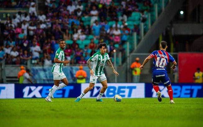 Everton Ribeiro deu o passe para o primeiro gol do Bahia, marcado por Thaciano