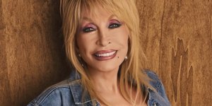 Morre Dolly Parton, ícone da música country, aos 80 anos