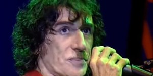 Charly García ganha livro que conta sua relação com o Brasil