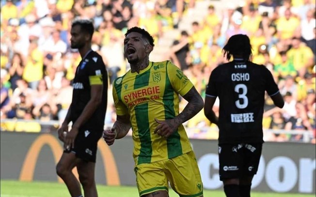 Douglas comemora primeira vitória do Nantes na atual edição do Campeonato Francês