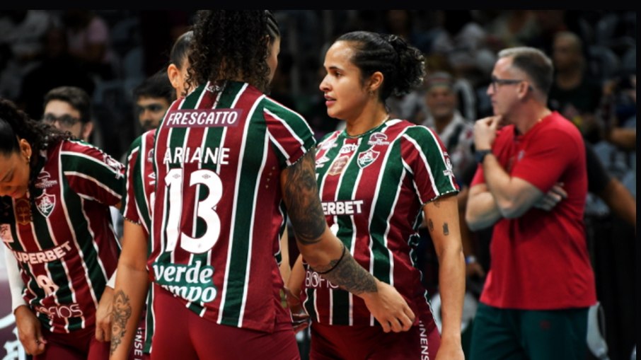 Jogadora é levantadora e está à espera de Emanuel Jogadora é levantadora e está à espera de Emanuel