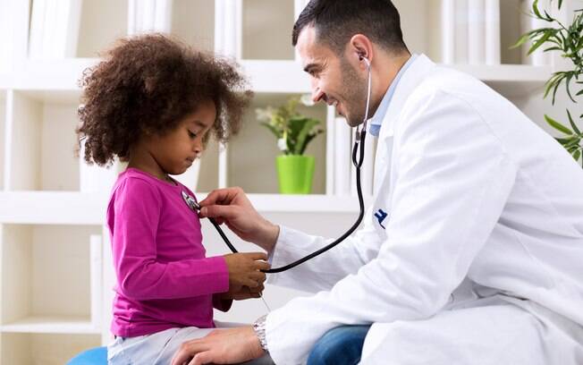 Envolver as crianças em decisões médicas é importante para que elas comecem a desenvolver autonomia