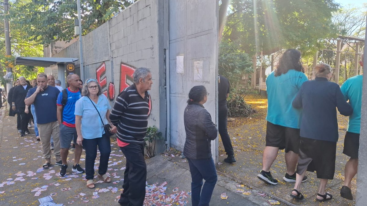 Eleições começam em todo o Brasil Eleições começam em todo o Brasil