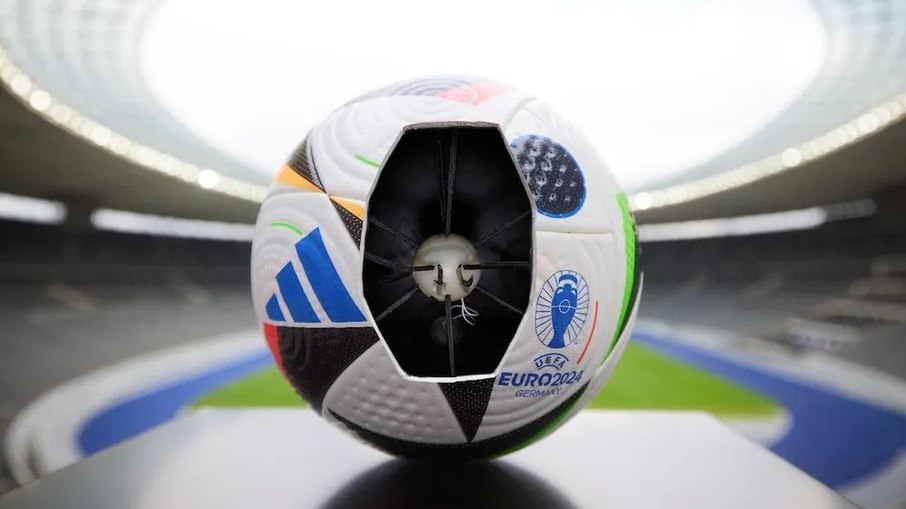 Bola da Eurocopa contará com sensor para auxiliar trabalho do VAR