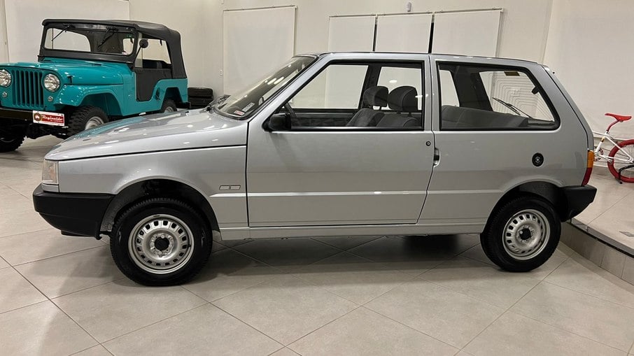 O Fiat Uno 1.5 i.e. 1994 tem apenas 645 km, ou seja, um modelo zero-quilômetro