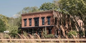 Hotel fantasma famoso é colocado à venda por R$ 10 milhões