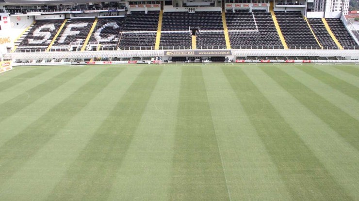 Santos%20decide%20trocar%20gramado%20da%20Vila%20Belmiro%20ap%C3%B3s%20reclama%C3%A7%C3%B5es