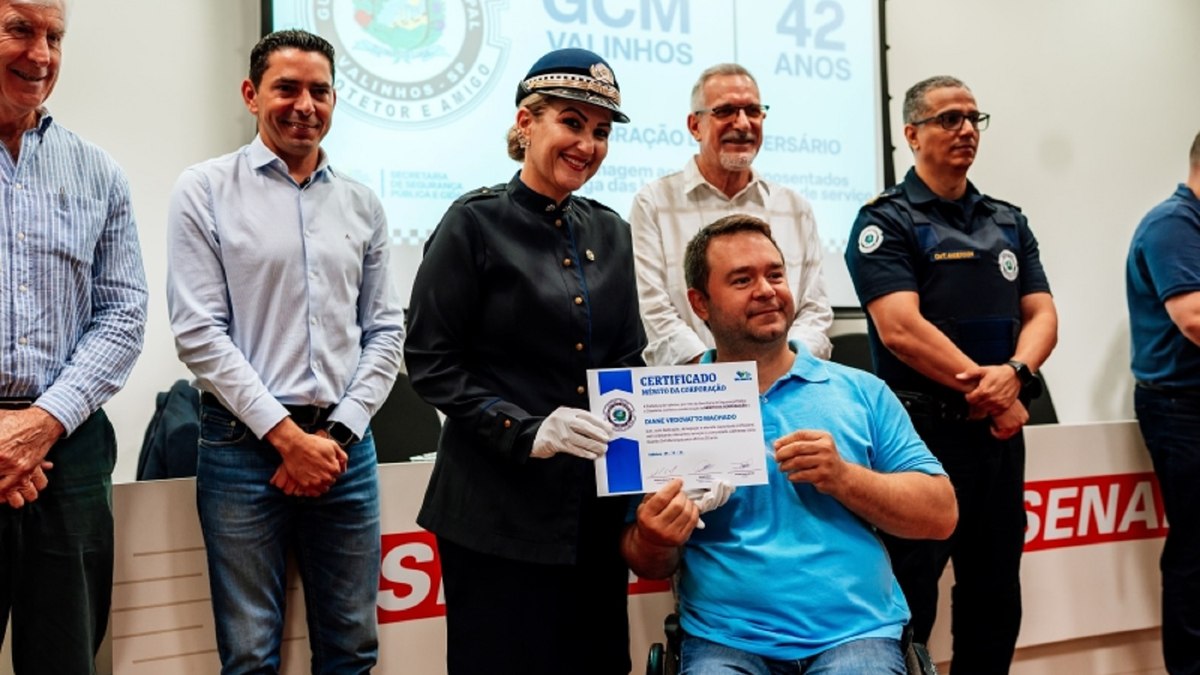 79 agentes receberam honrarias de acordo com o tempo de serviço 79 agentes receberam honrarias de acordo com o tempo de serviço