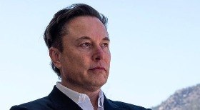 Elon Musk questiona indicação de Cristiano Zanin ao STF