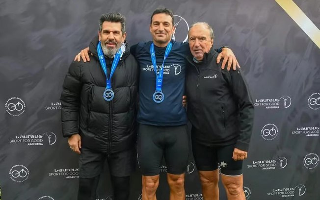 Lionel Scaloni pedala 129 km em prova de ciclismo na Argentina Lionel Scaloni pedala 129 km em prova de ciclismo na Argentina
