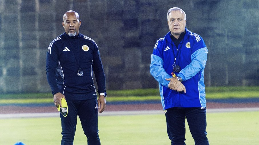 Segundo o 'AD', Dick Advocaat (direita) treinará Curaçao na Copa do Mundo