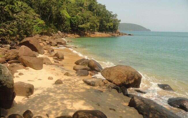 A praia do Cedro, em Ubatuba, está entre as belas praias brasileiras que são indicadas para quem busca sossego