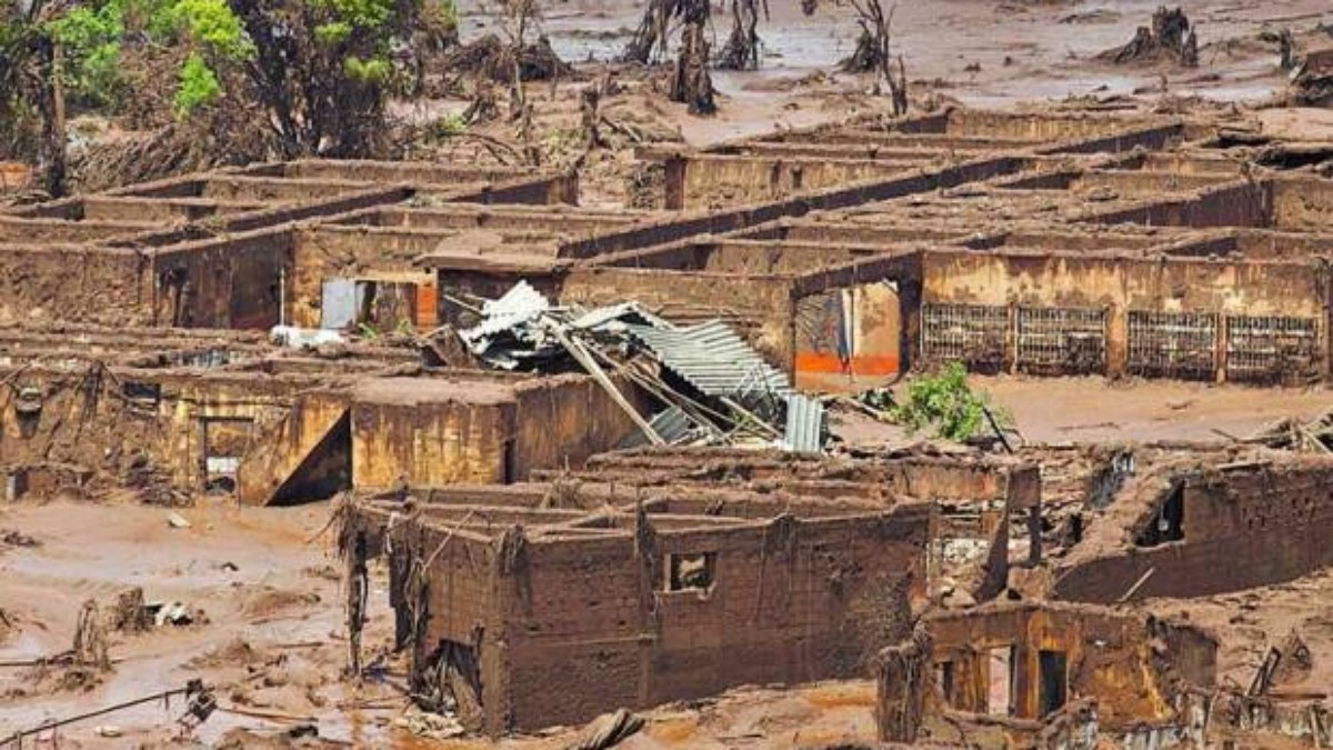 Barragem de Fundão, em Mariana, rompeu em 2015