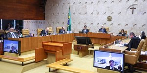 STF barra leis locais sobre currículo e expressão escolar