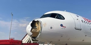 Avião "novinho" bate em ave e precisa retornar ao aeroporto