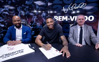 Corinthians anuncia a contratação de Vitinho, ex-Flamengo