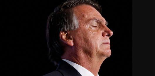 Moraes decreta prisão domiciliar de Jair Bolsonaro