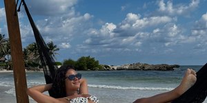 Bella Campos posa de biquíni nas férias: "Feliz no simples"