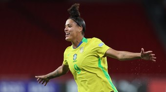 Amanda%20Gutierres%20%C3%A9%20indicada%20ao%20pr%C3%AAmio%20de%20melhor%20jogadora