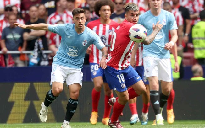 De Paul vibra logo após fazer o gol da vitória do Atlético sobre o Celta