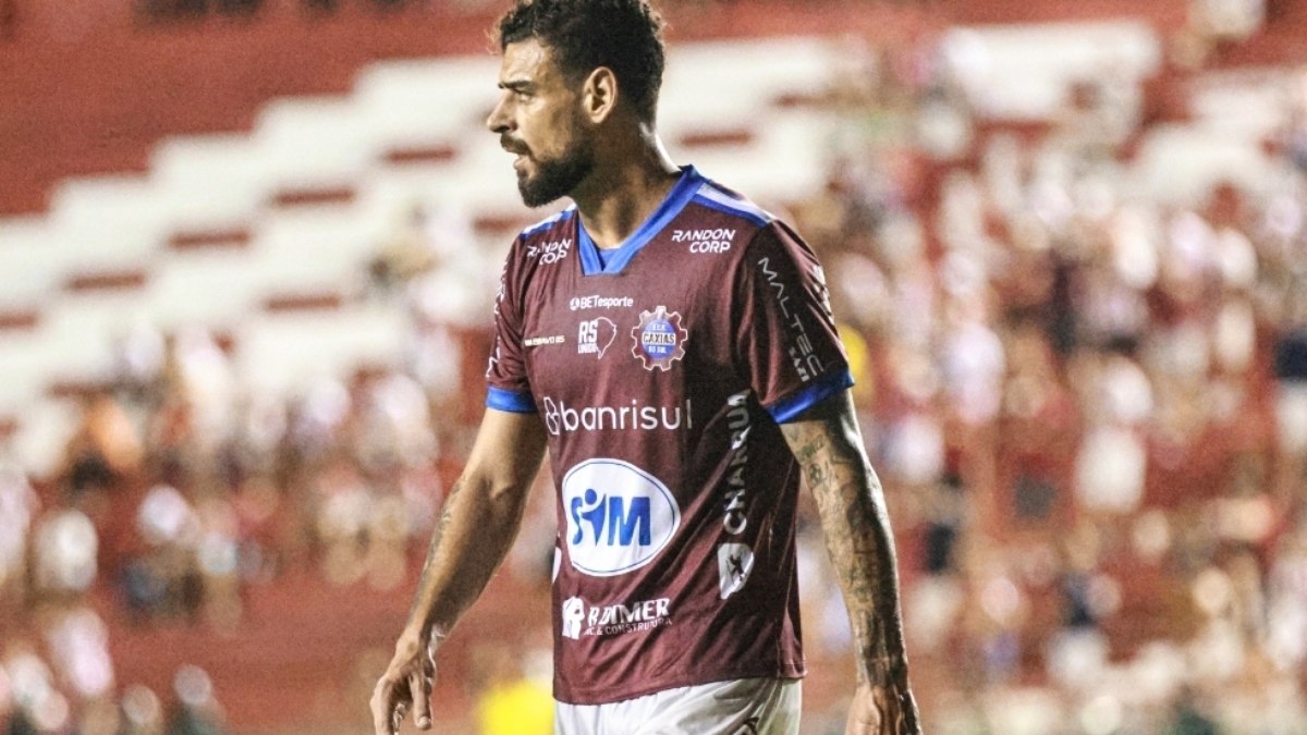 Lucas Cunha completa dois meses no Caxias neste sábado