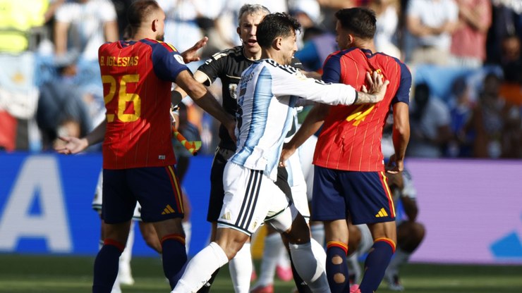 Análise: Espanha foi melhor na bola do que a Argentina na briga