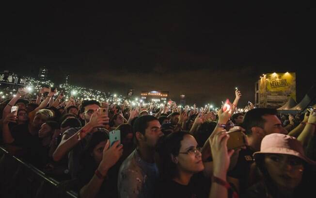 Sam Smith faz show emocionante no Lollapalooza 2019 