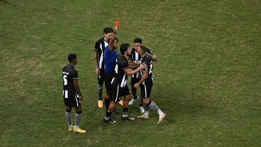 Marçal e Tiquinho foram expulsos no clássico contra o Flamengo
