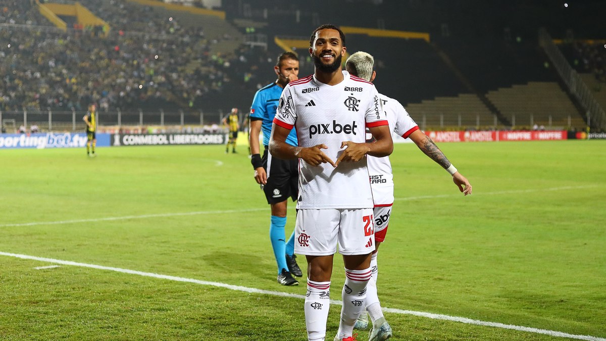 Juninho marca, e Flamengo bate Táchira em estreia na Libertadores Juninho marca, e Flamengo bate Táchira em estreia na Libertadores