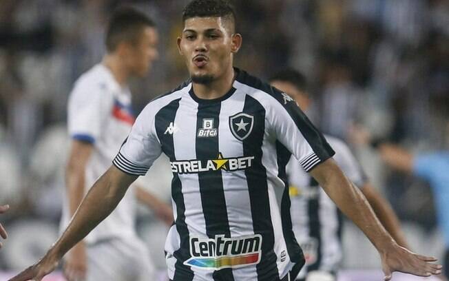 Erison, do Botafogo, destaca apelido de 'El Toro': 'Muito feliz pelo carinho da torcida'
