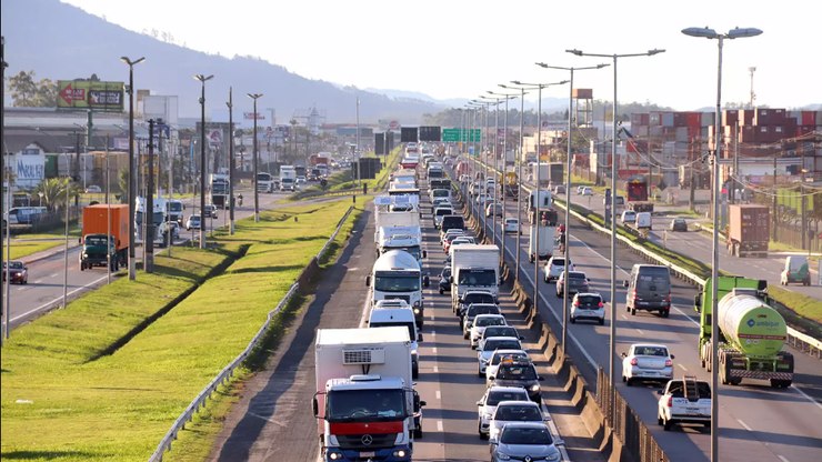 Alerta: risco de deslizamentos ameaça interdição na Rio-Santos