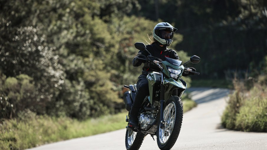 Honda Bros 2027 mantém a proposta de uso misto, com versões CBS e ABS. Honda Bros 2027 mantém a proposta de uso misto, com versões CBS e ABS.