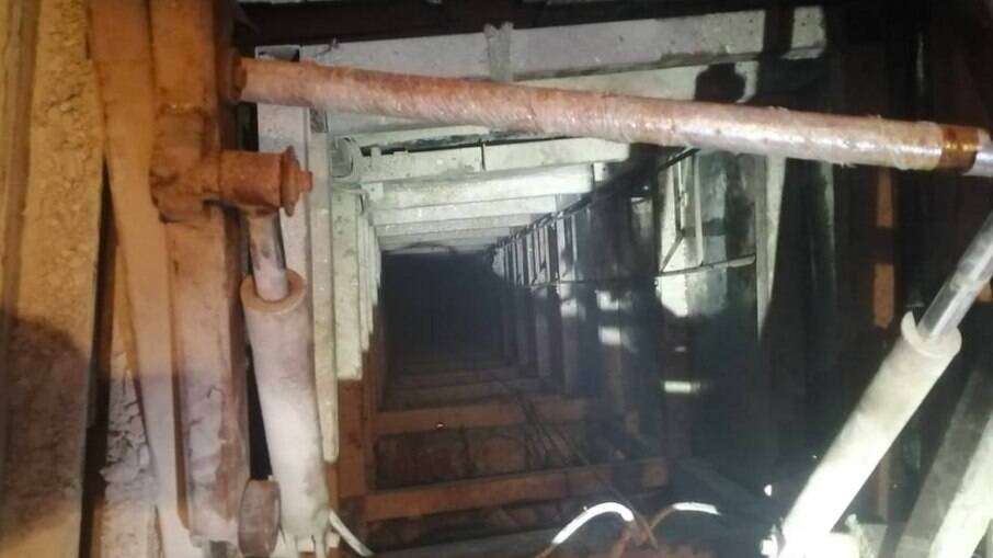 Polícia descobre 'narcotúnel' de 300 metros que ligava os EUA ao México