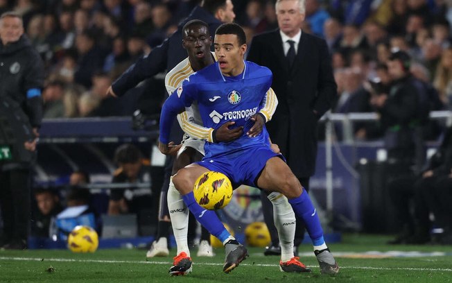 Mason Greenwood am ação com a camisa do Getafe - Foto: Pierre-Philippe Marcou/AFP via Getty Images