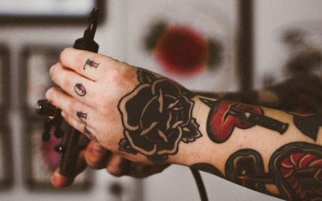 Tatuagem dá câncer? Entenda a polêmica do mais novo estudo