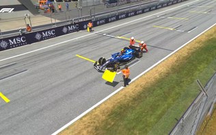 Sainz tem problemas na largada e fãs brincam com filme: Hayes?