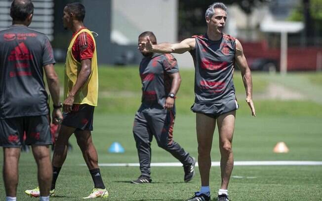 Estrela do Flamengo elogia início de trabalho de Paulo Sousa: 'Muito respeitado por todos jogadores'